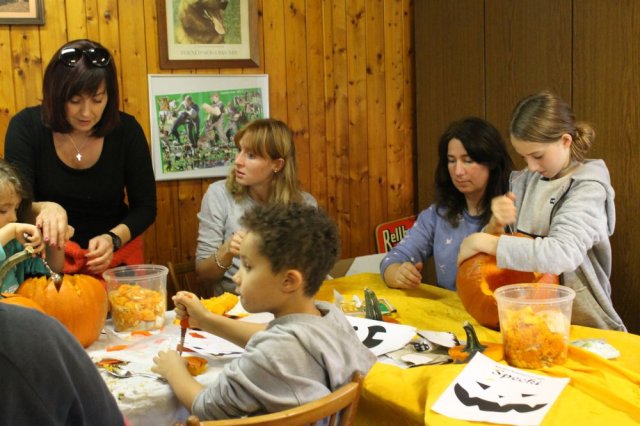 Halloween Kinderkürbisschnitzen 2019